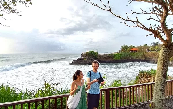 batu Bolong Temple